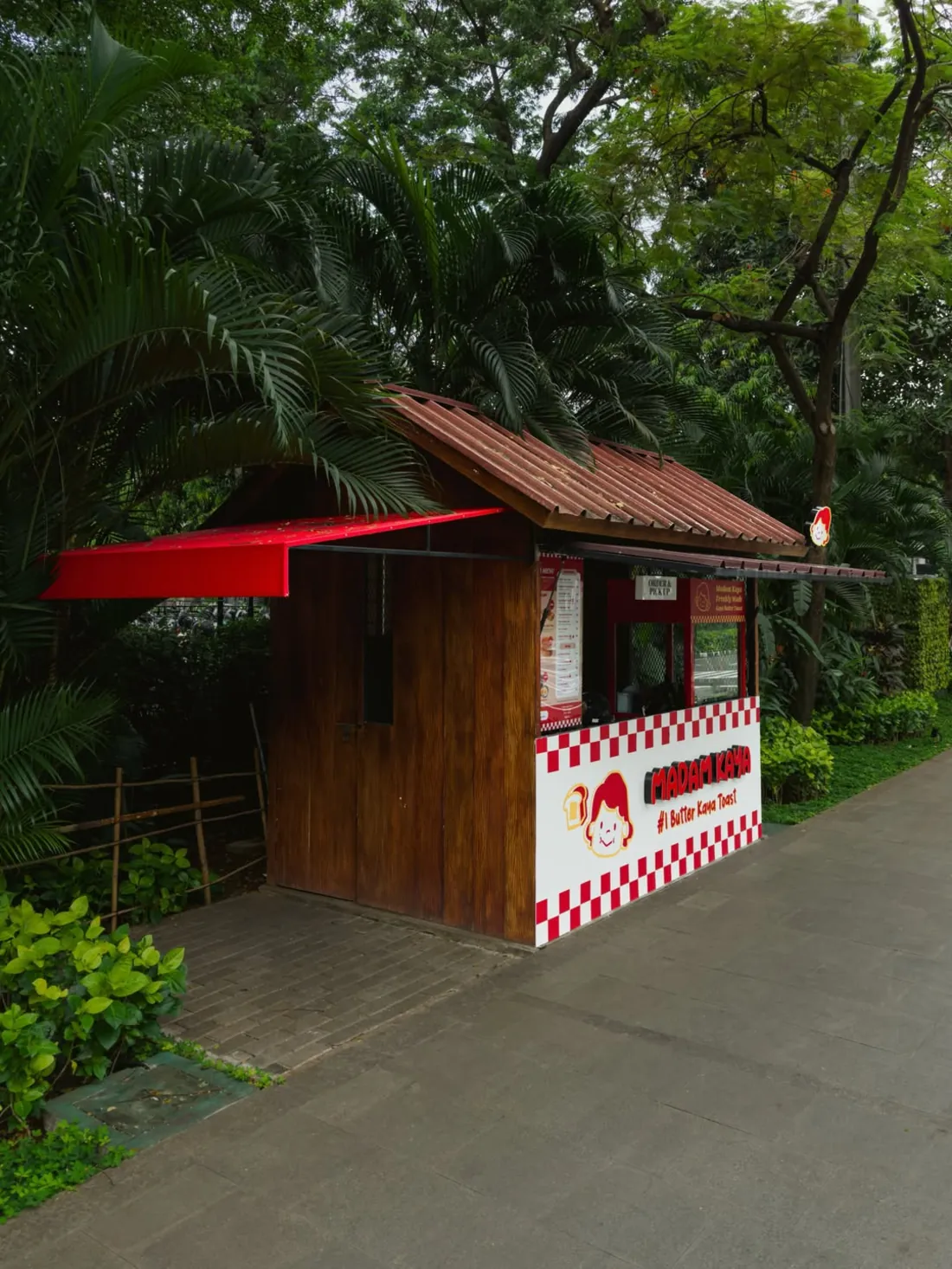 Small food tenant built on a street corner in Jakarta